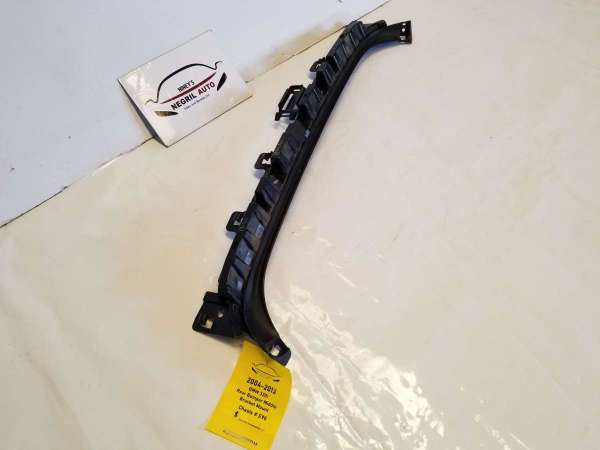 BMW 320i Rear Bumper Middle Bracket Mount